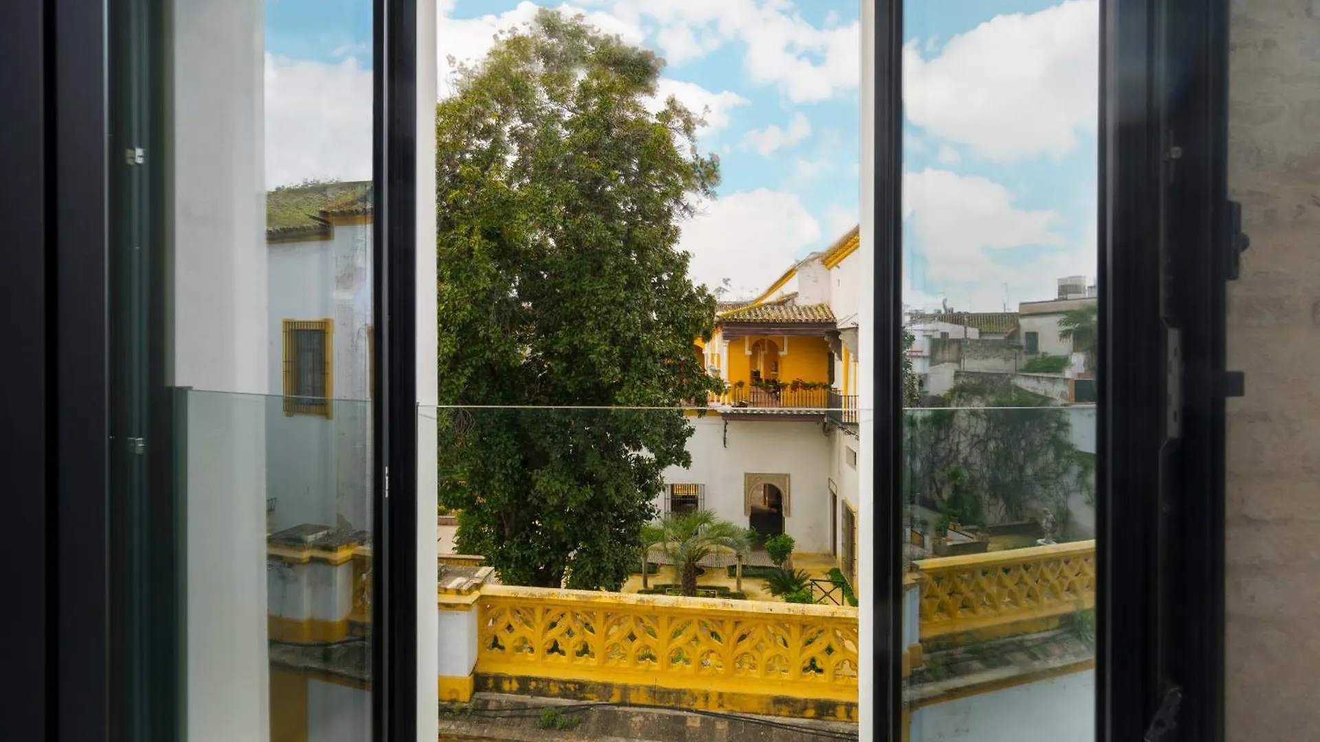 Luxurious Studio Located In Casa Pilatos Seville Spain