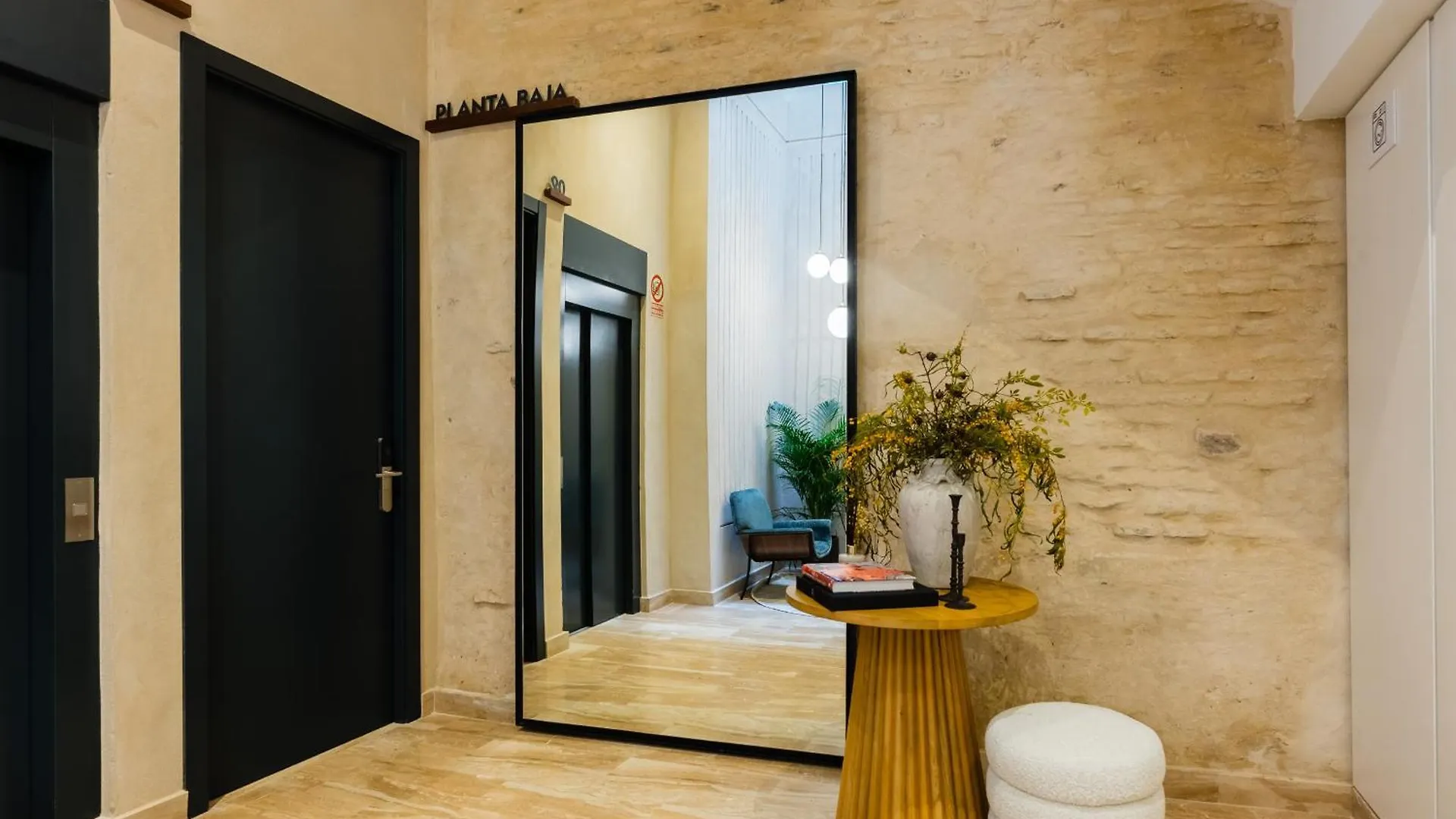 Luxurious Studio Located In Casa Pilatos Seville Apartment
